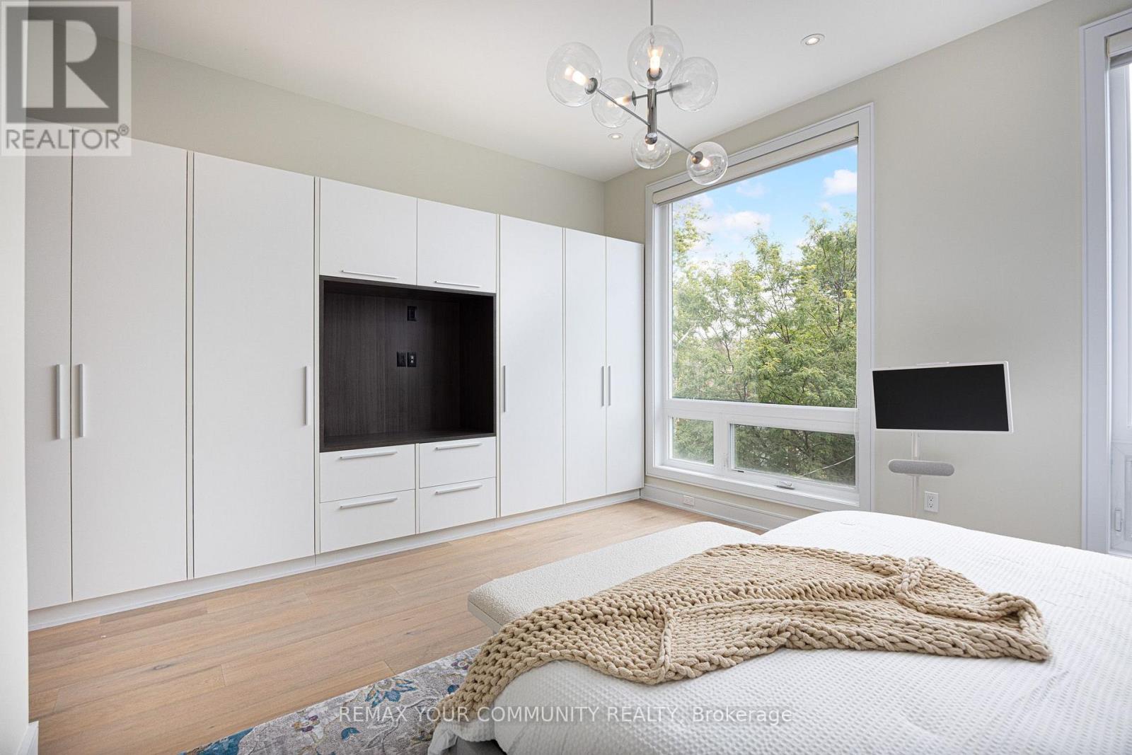 Photo 26 of 164 Aldwych Avenue, Toronto (Danforth Village-East York)