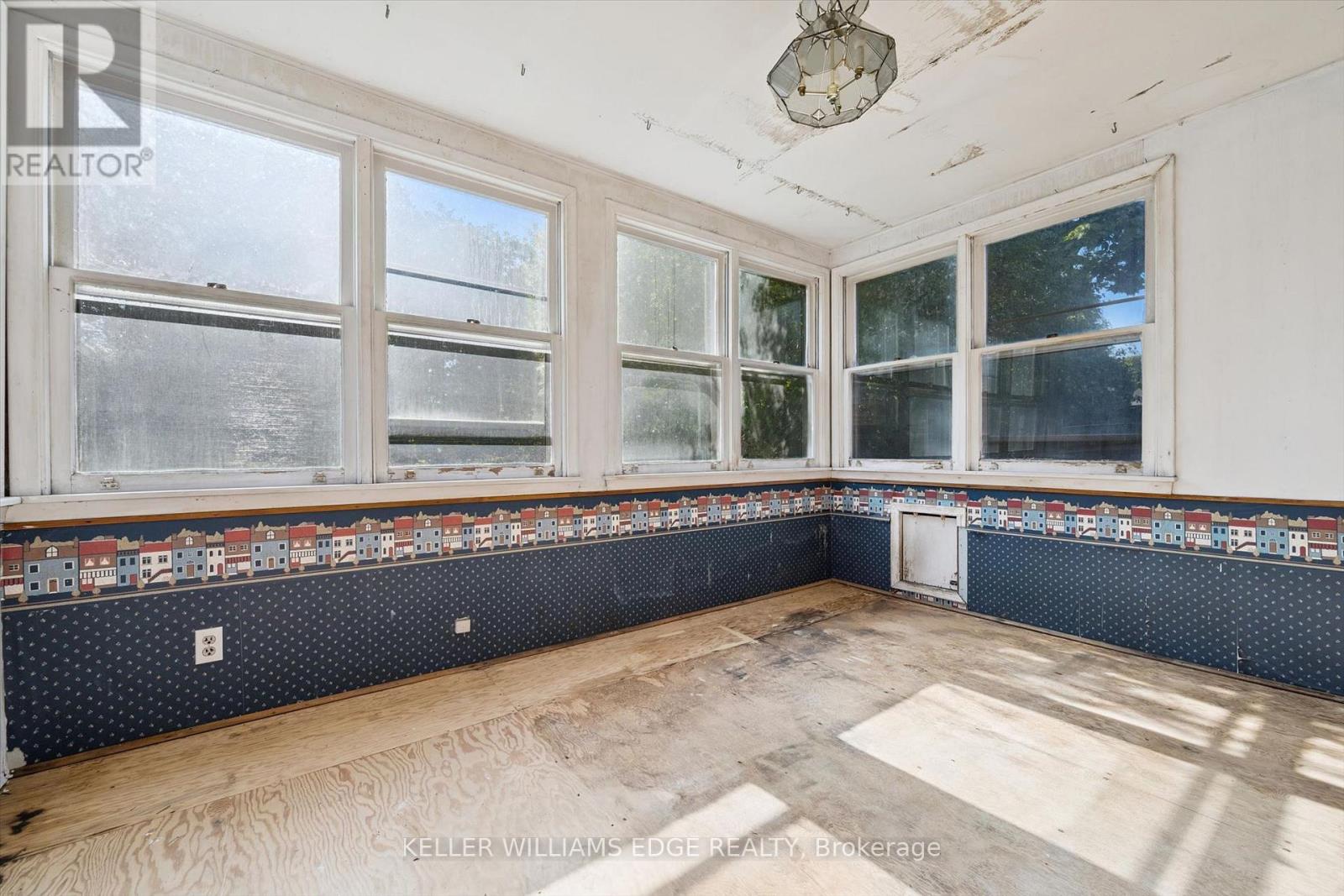 23 MERCER DRIVE - 22
