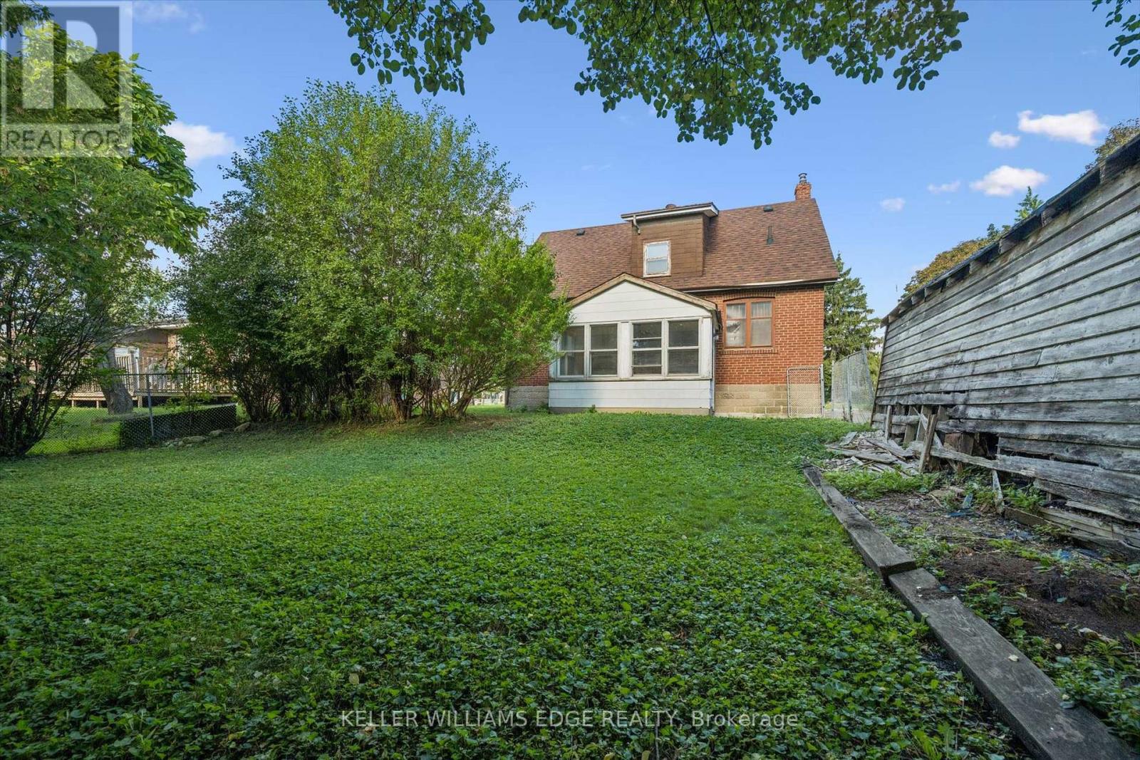 23 MERCER DRIVE - 27