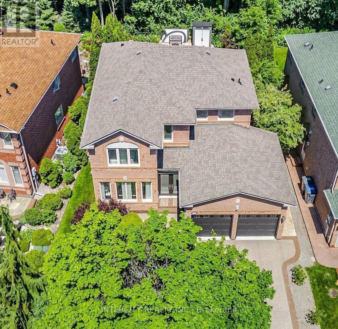 724 PETER ROBERTSON BOULEVARD - 18