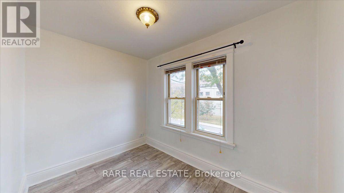 8 Balsam Avenue North — photo 16