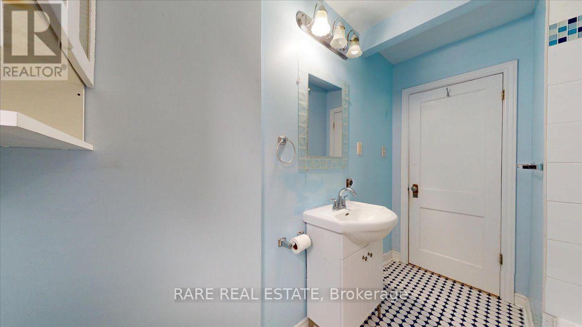 8 Balsam Avenue North — photo 22
