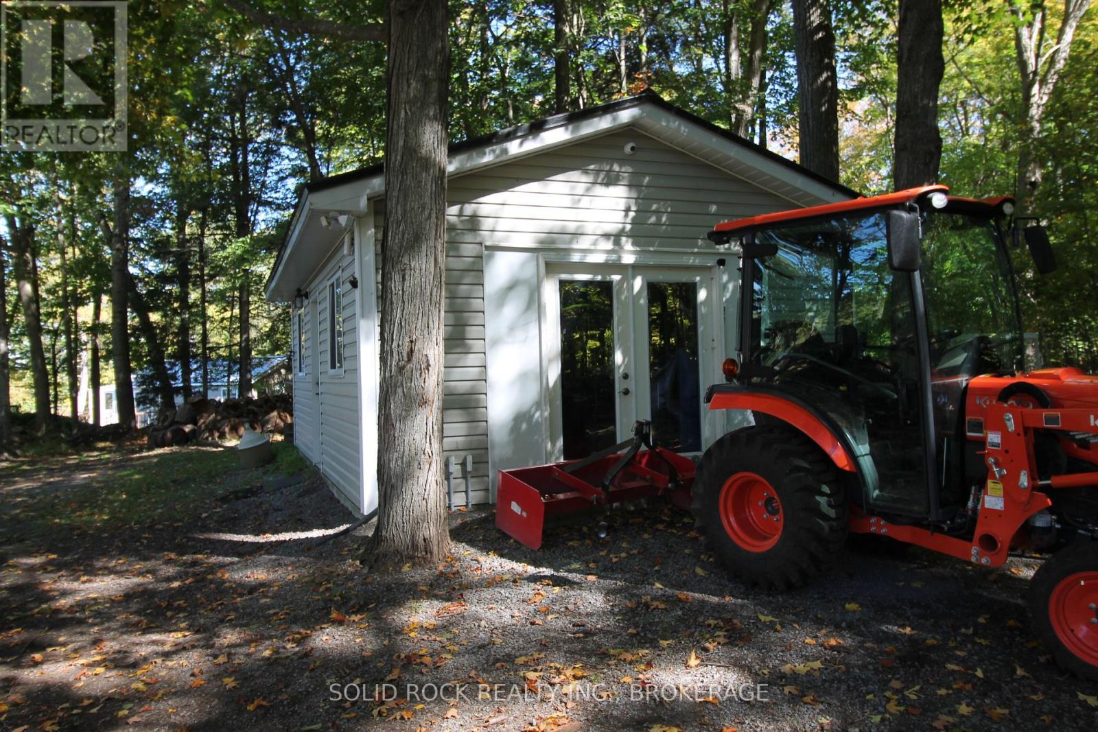 1127 PERRY LANE - Image 35