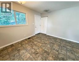 Living room - 298 Mountain Street, Hinton, AB T7V1M4 Photo 12