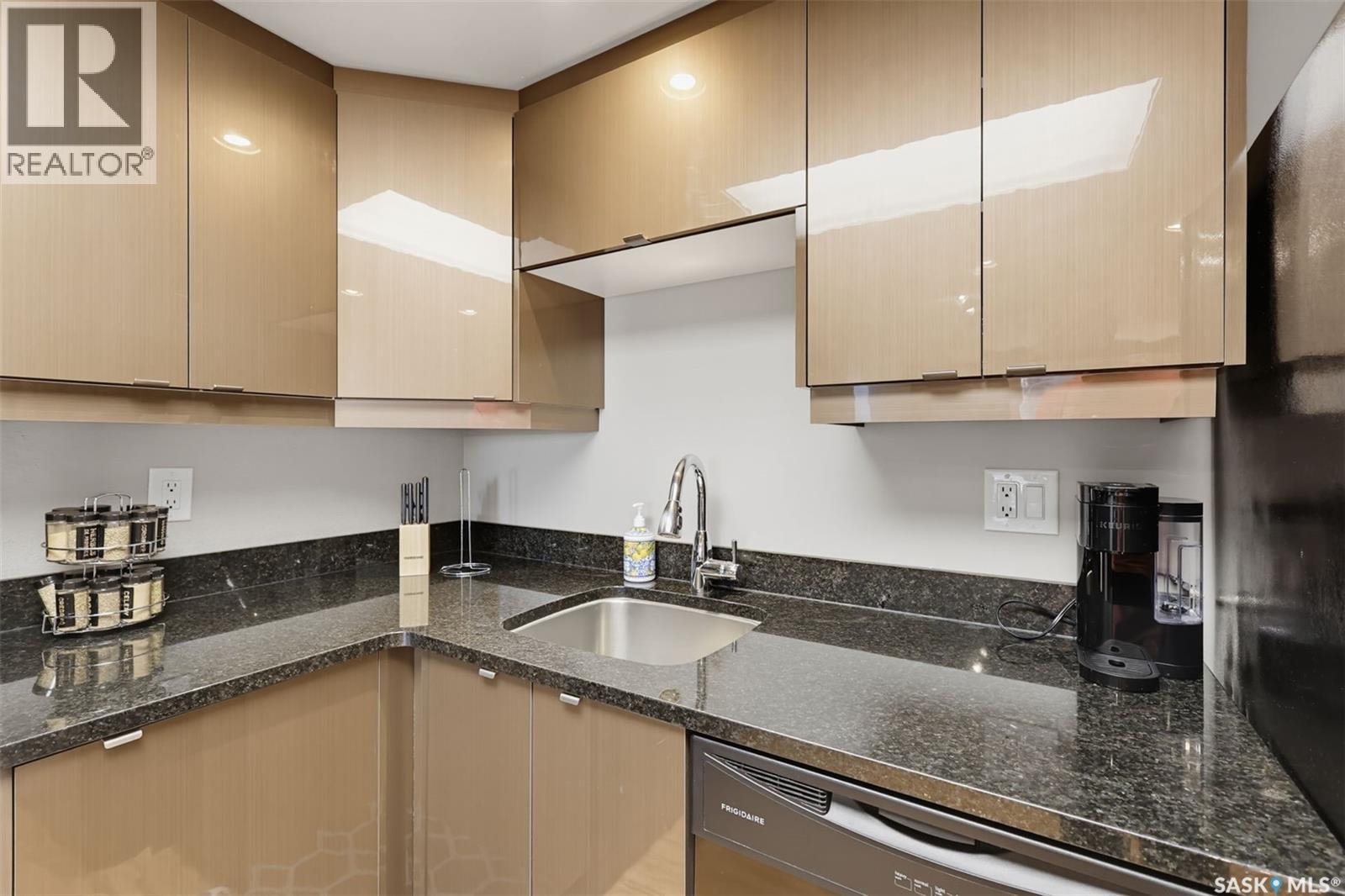 #801 311 6th AVENUE N - Image 12
