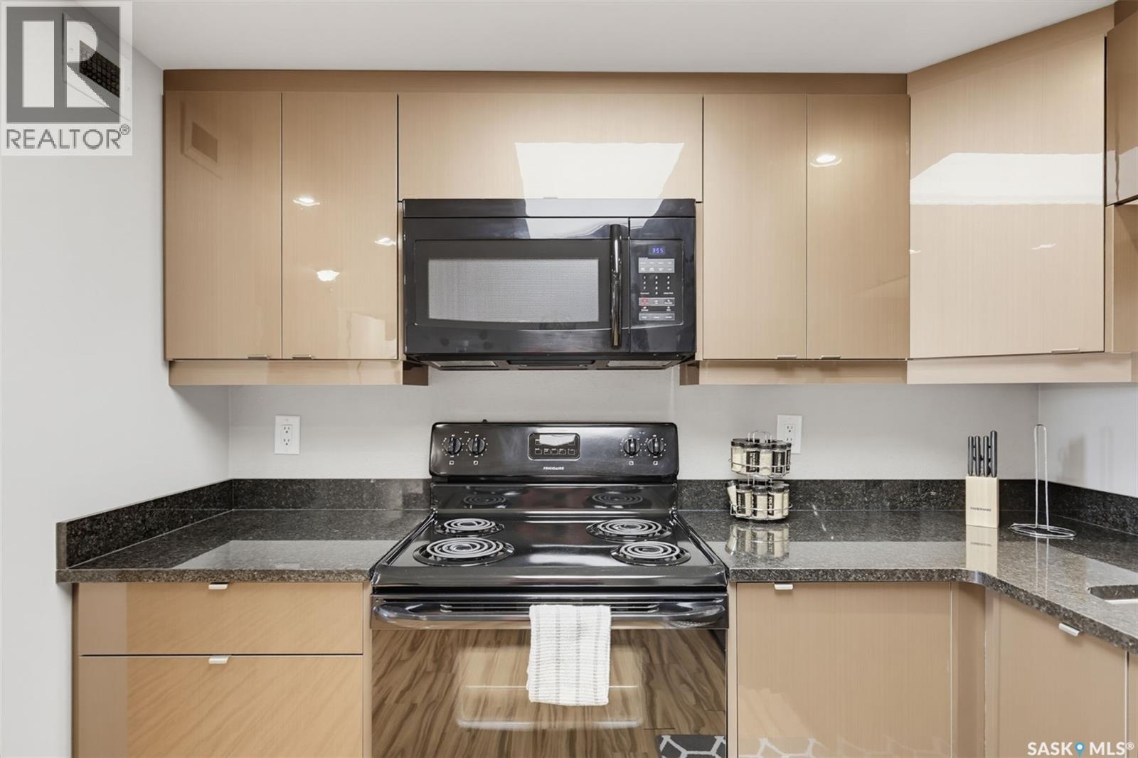 #801 311 6th AVENUE N - Image 13