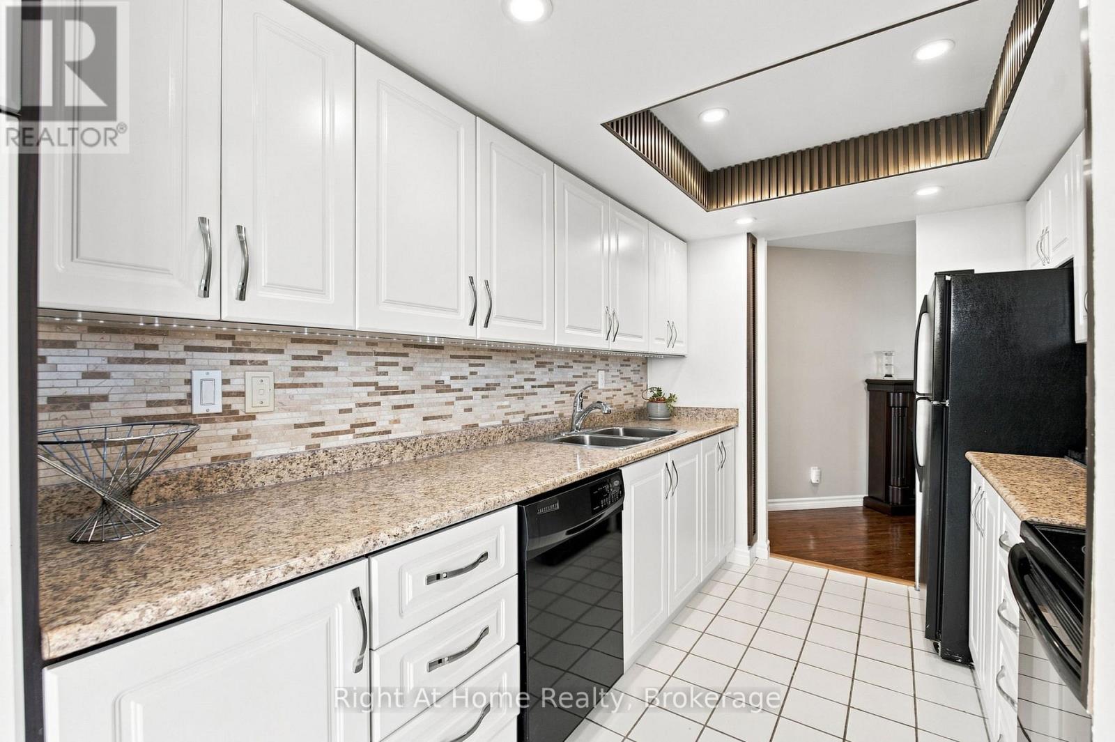 1215- 11753 Sheppard Avenue East, Toronto, ON photo 20