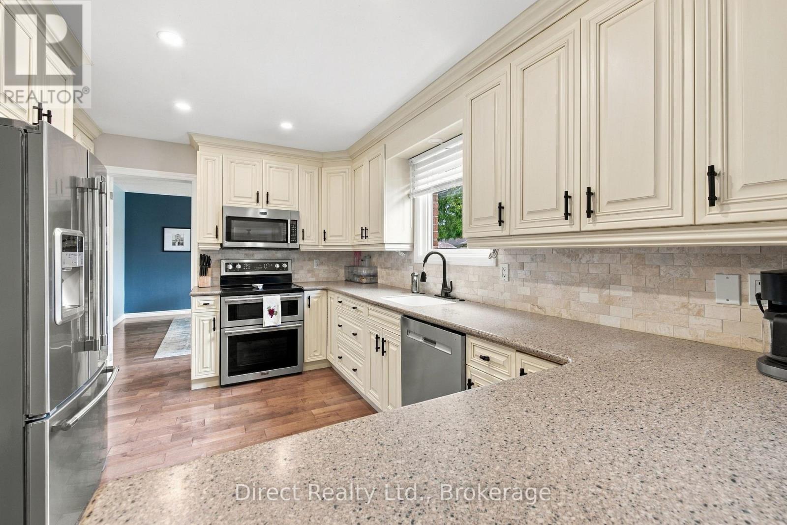 26 WALMSLEY PLACE - 9