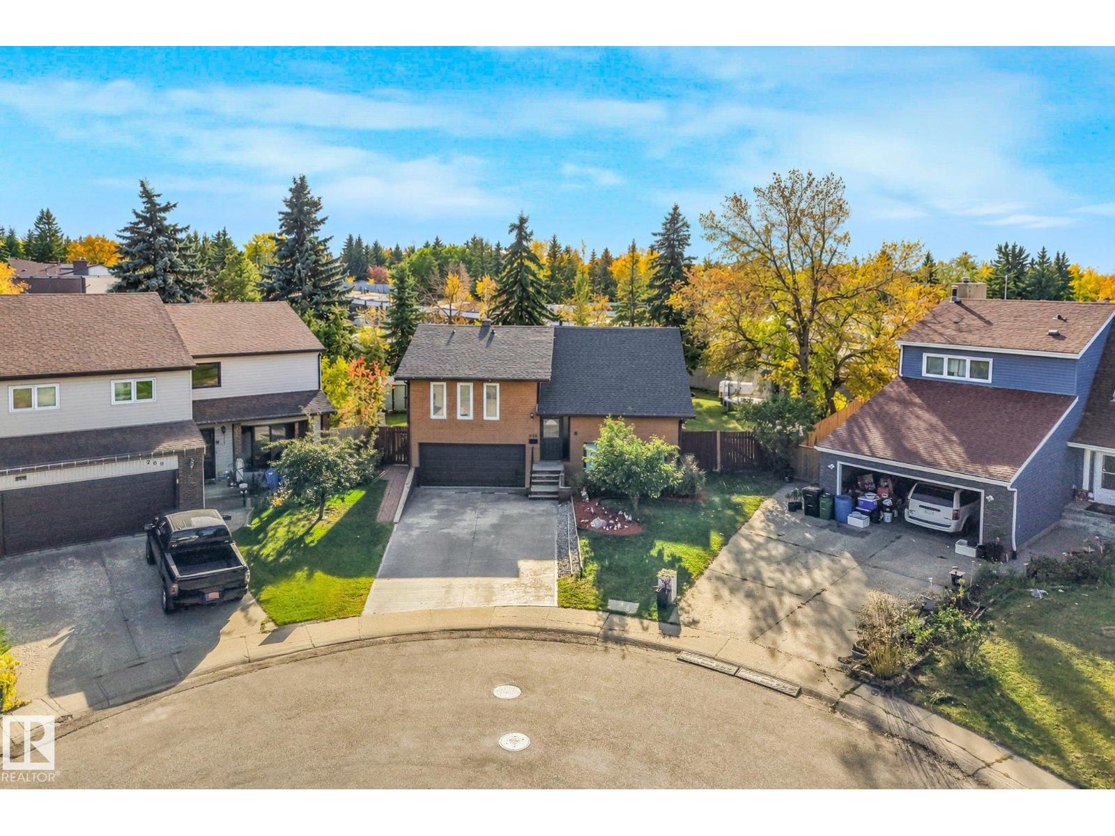 265 Grand Meadow Crescent NW, Greenview (Edmonton) — photo 4 of 30: Property photo