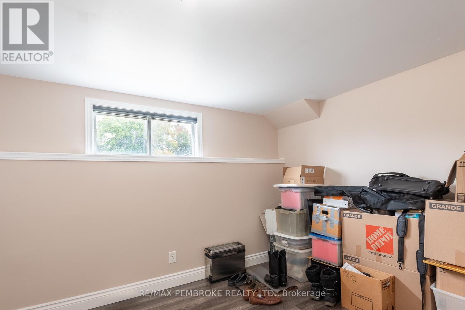 1108 BOUNDARY ROAD - 35