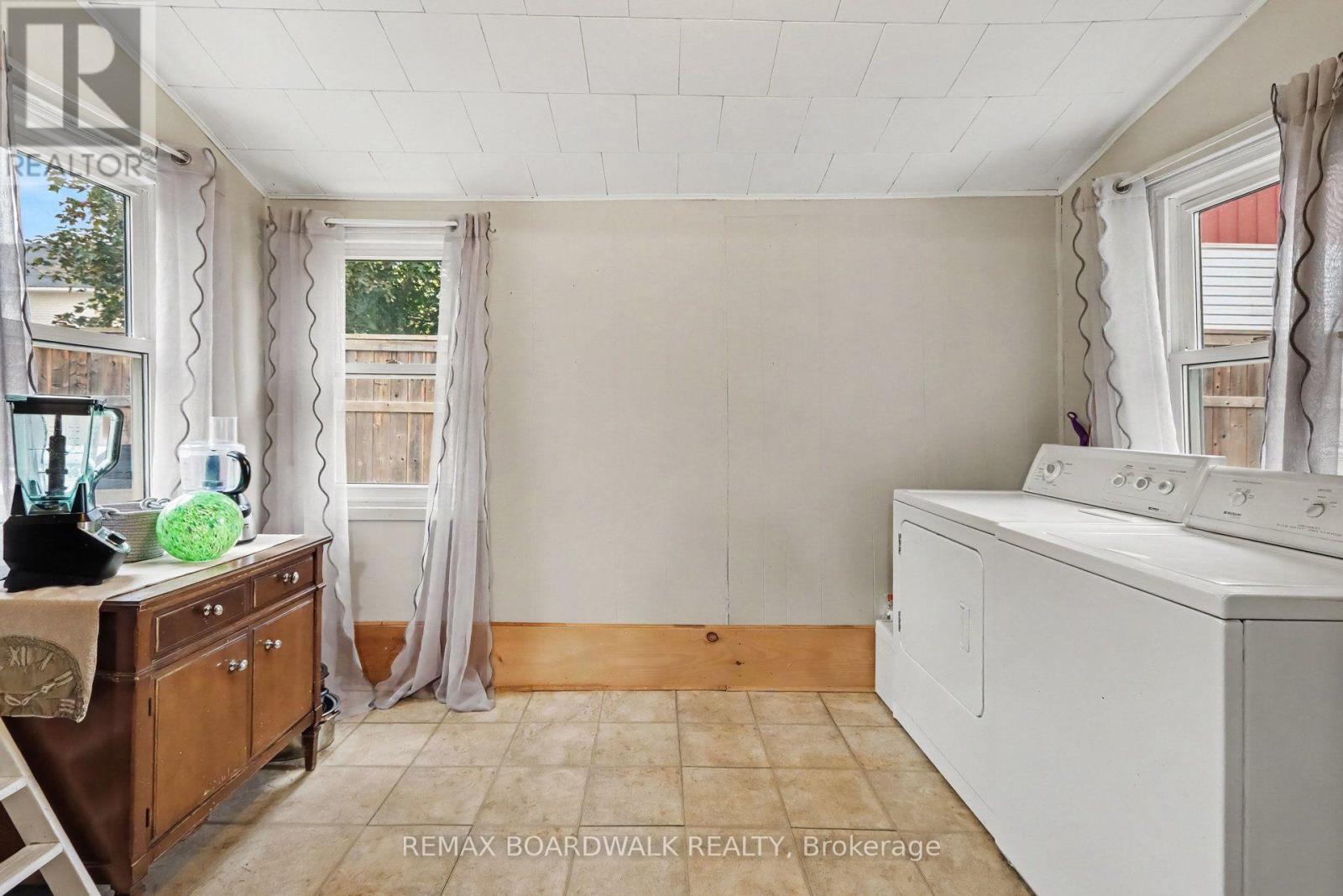174 MUNRO STREET - 12