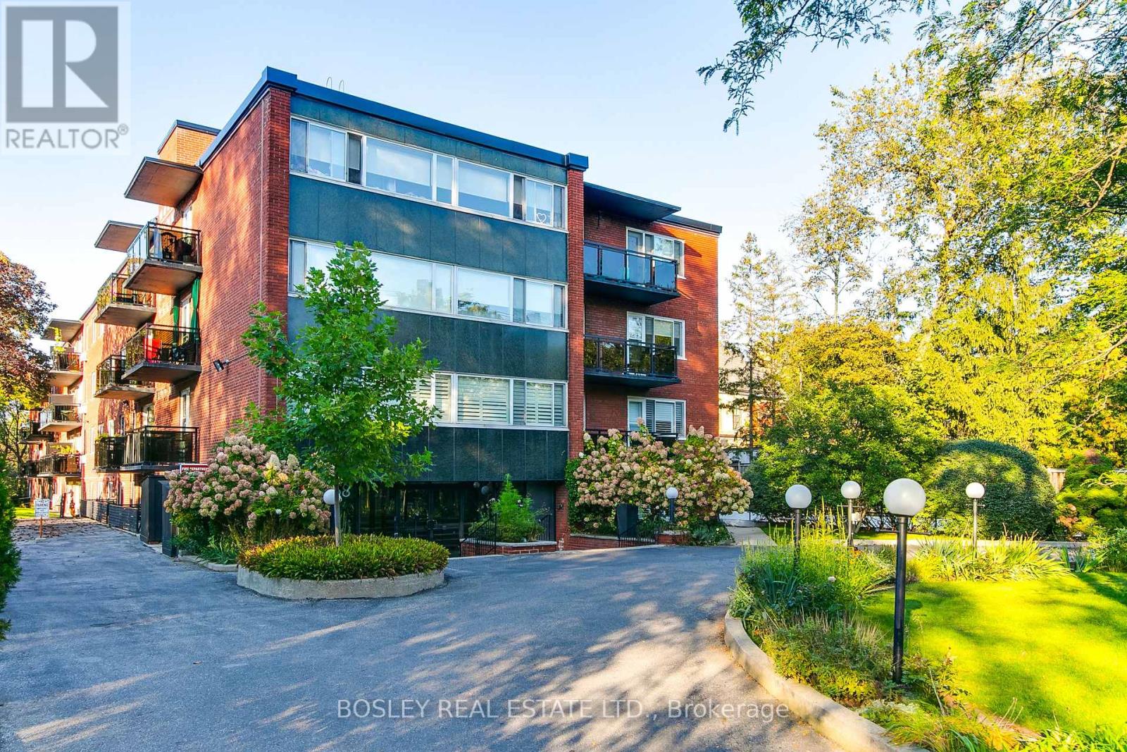 #404 158 CRESCENT ROAD - 1