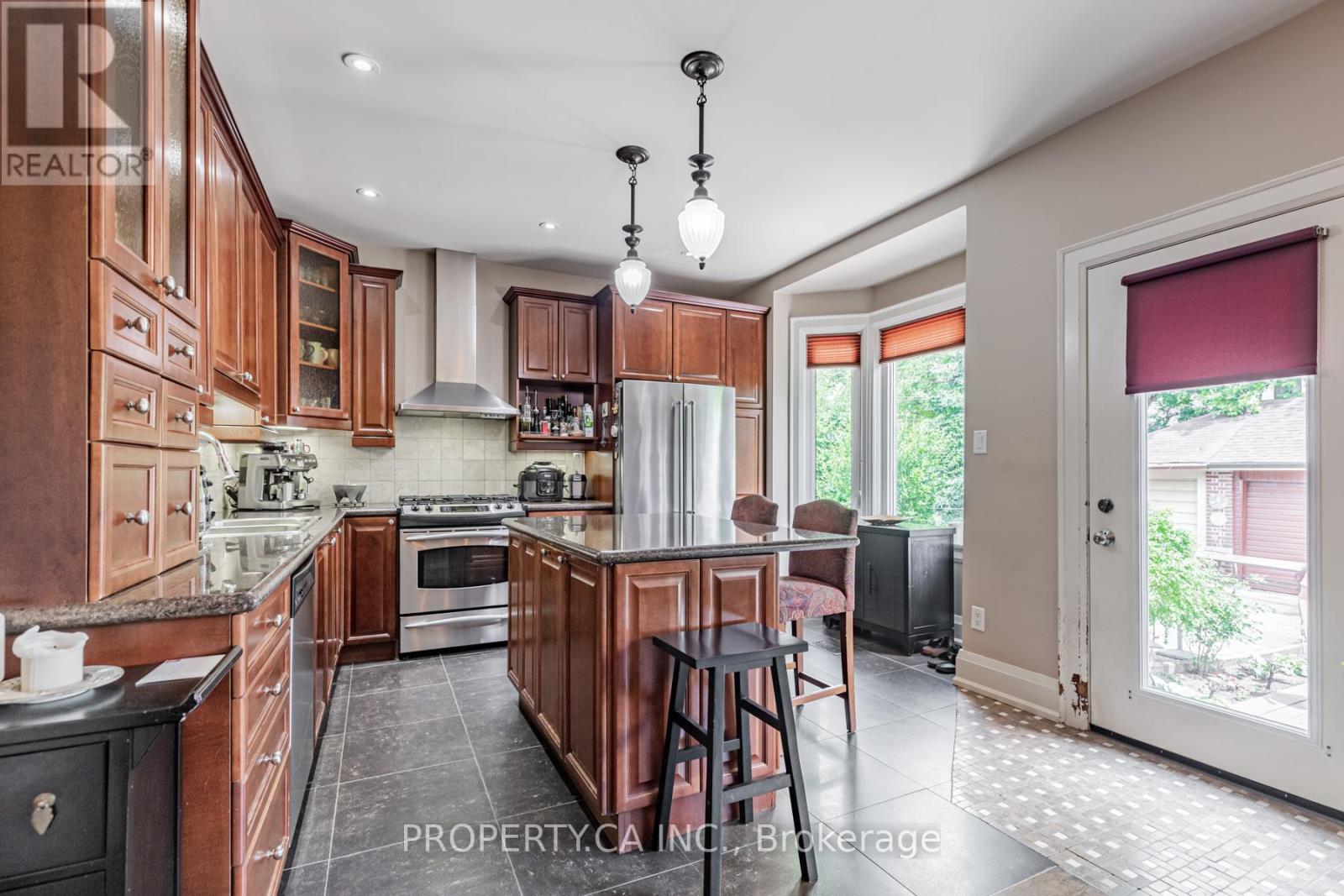 Photo of 131 Gillard Avenue