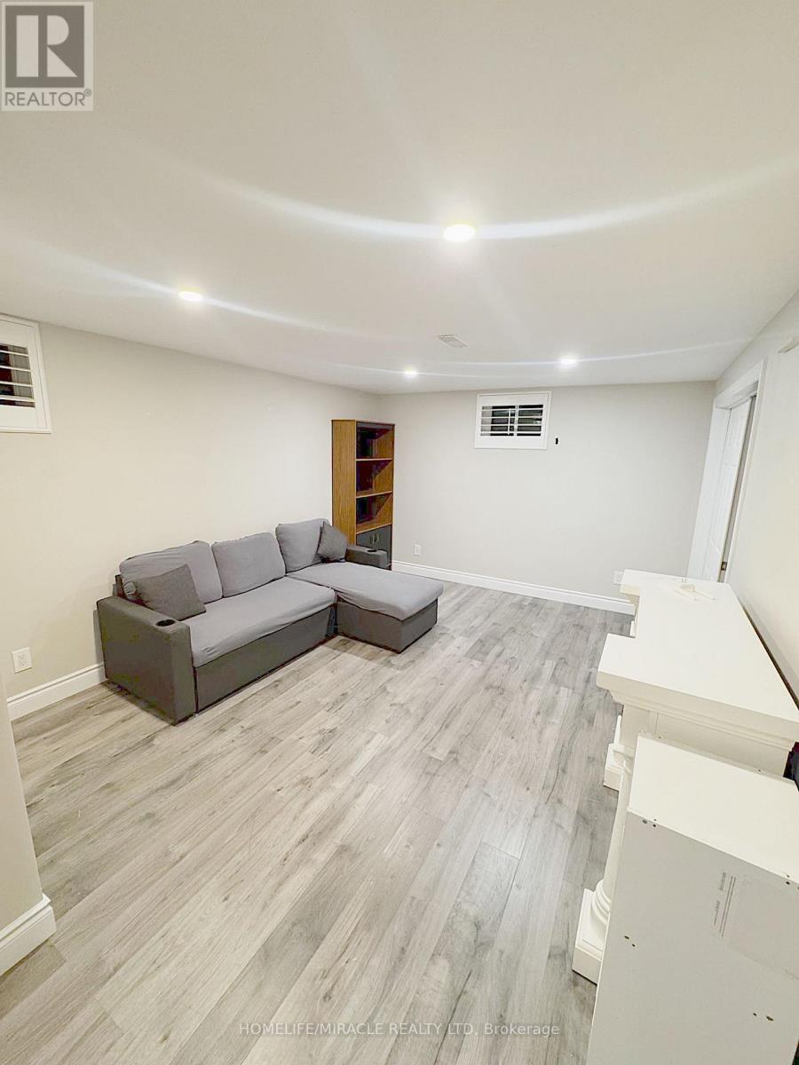 925 Byron Street North, Whitby, ON photo 1
