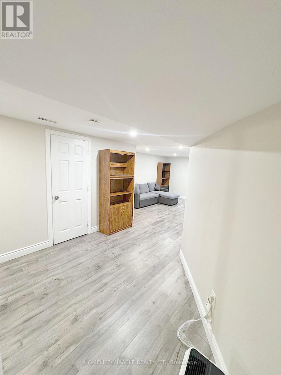 925 Byron Street North, Whitby, ON photo 2