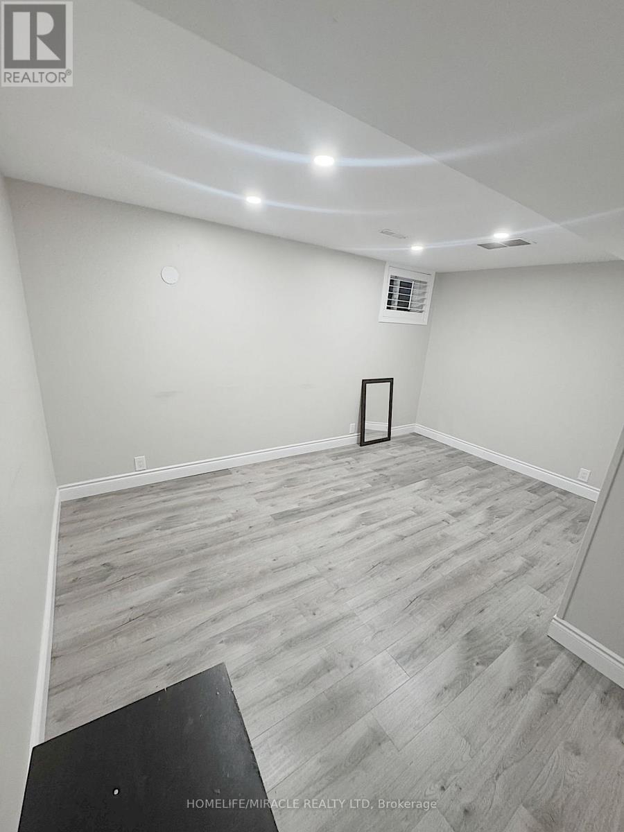 925 Byron Street North, Whitby, ON photo 3
