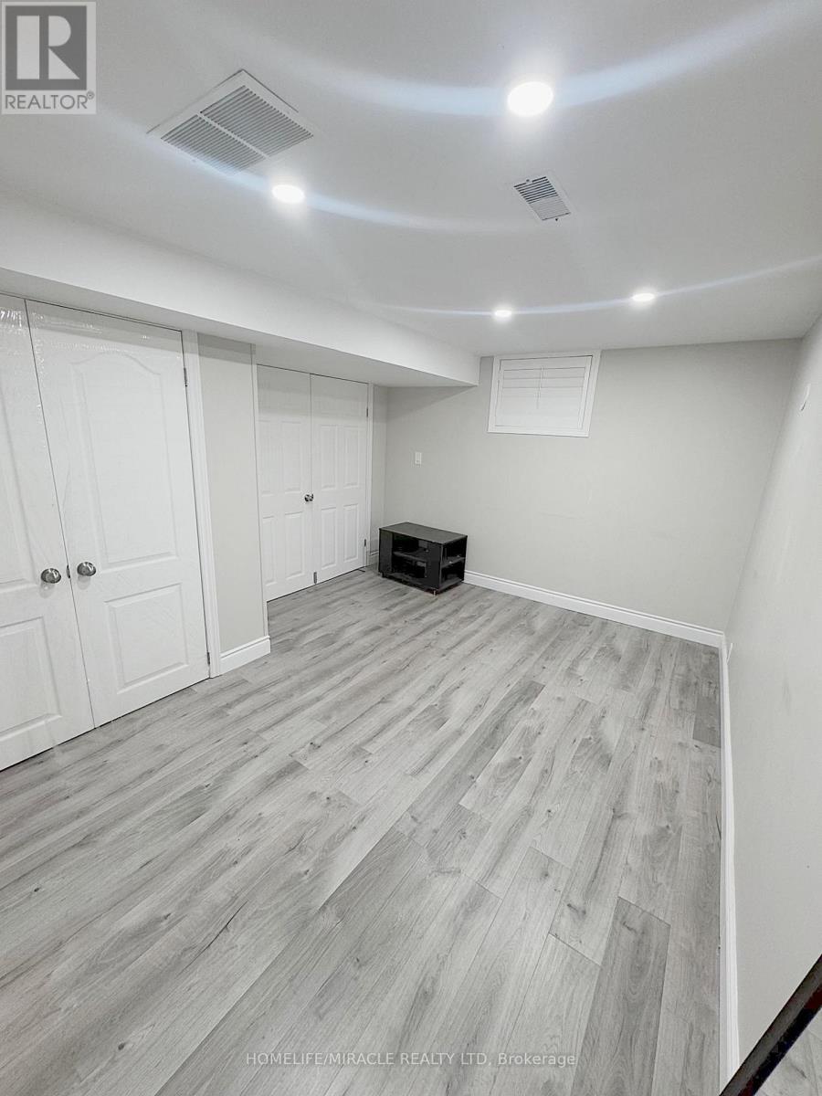 925 Byron Street North, Whitby, ON photo 4