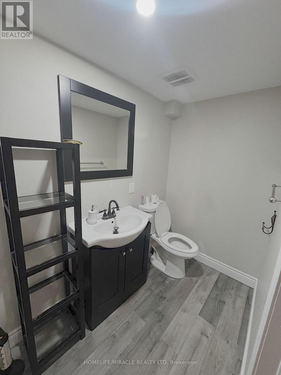 925 Byron Street North, Whitby, ON photo 7