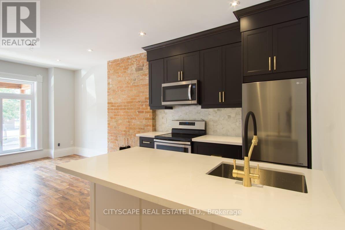 Photo of 936 Dundas Street