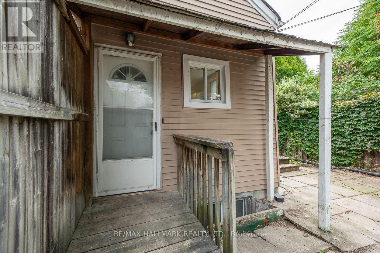 478 LOGAN AVENUE - 23