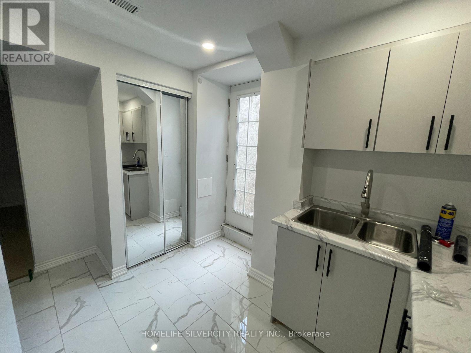 2- 29 Dunstable Drive, Whitby, ON