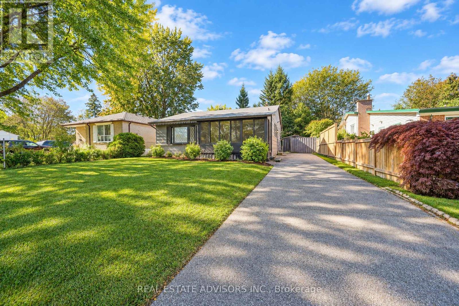 712 Annland Street, Pickering, ON photo 2