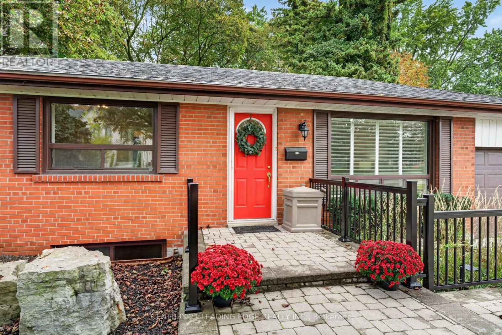 433 Brownfield Gardens, Toronto, ON photo 2