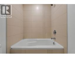 206 2589 Penrhyn St, Saanich, BC V8N1G4 Photo 23