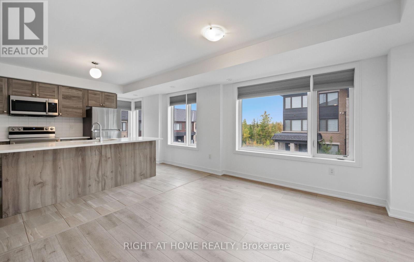 13 Magnolia Lane, Barrie, ON photo 4