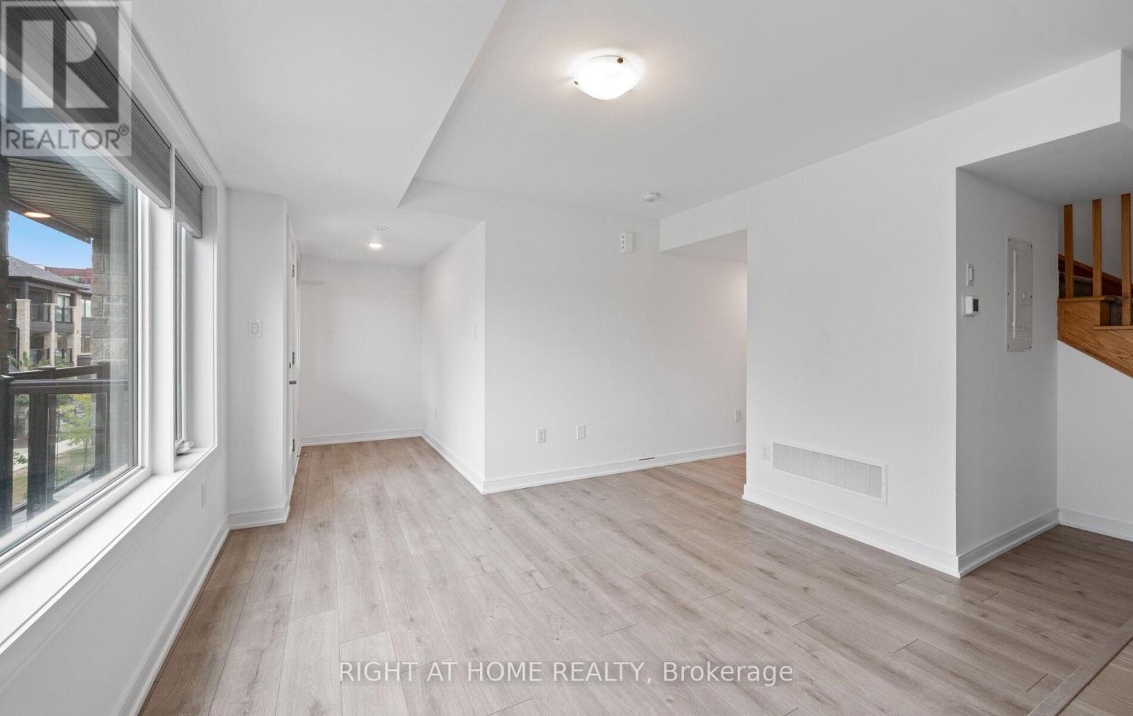 13 Magnolia Lane, Barrie, ON photo 7