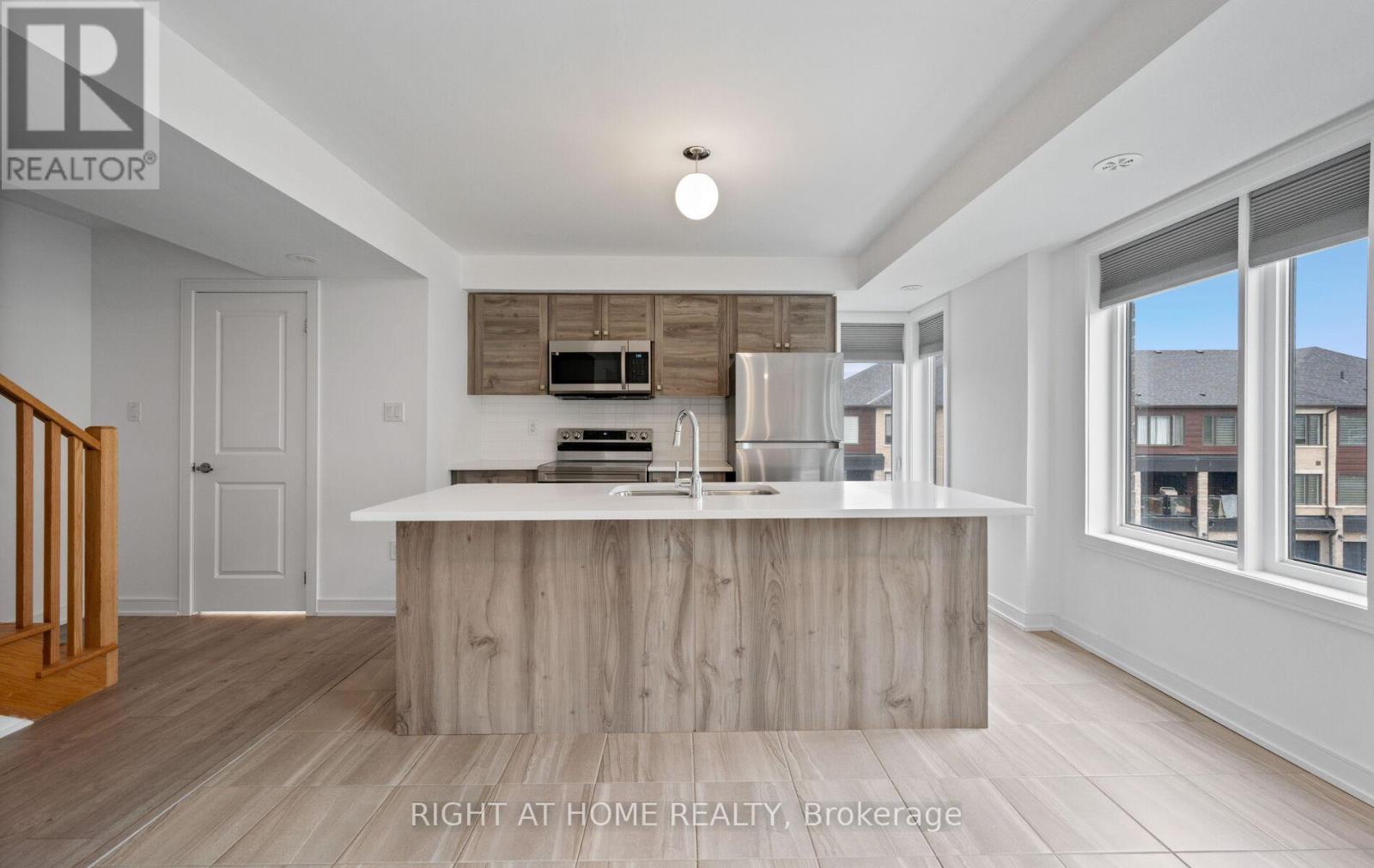 13 Magnolia Lane, Barrie, ON photo 9