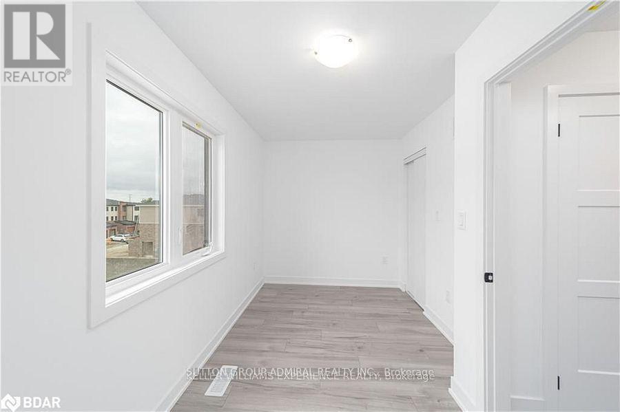 45 Hay Lane, Barrie photo 3