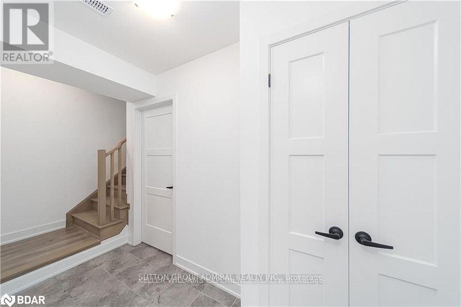 45 Hay Lane, Barrie photo 8