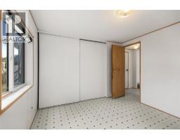 4pc Bathroom - 5694 97 Highway, Falkland, BC V0E1W0 Photo 6