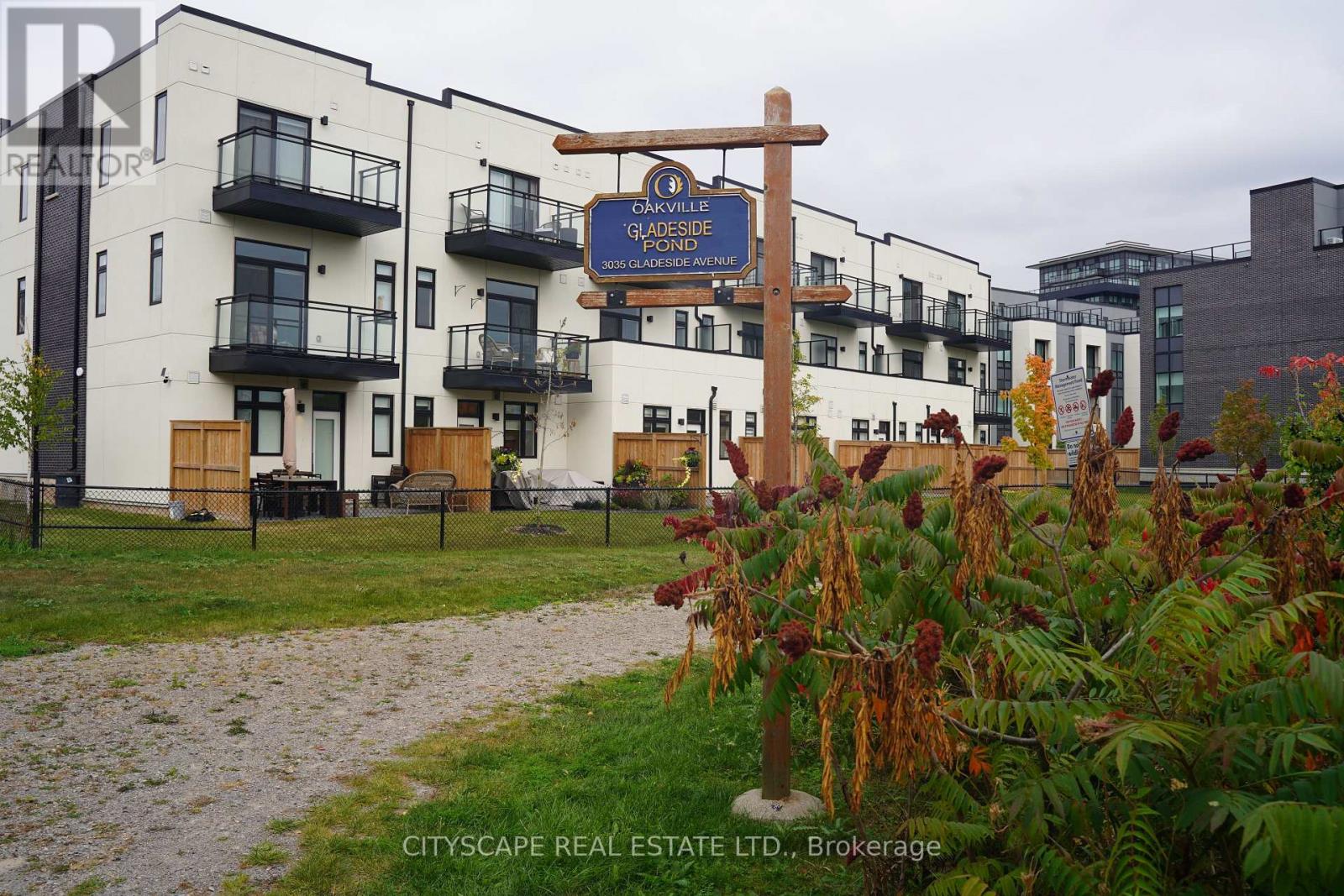 #17 3045 GLADESIDE AVENUE - 12