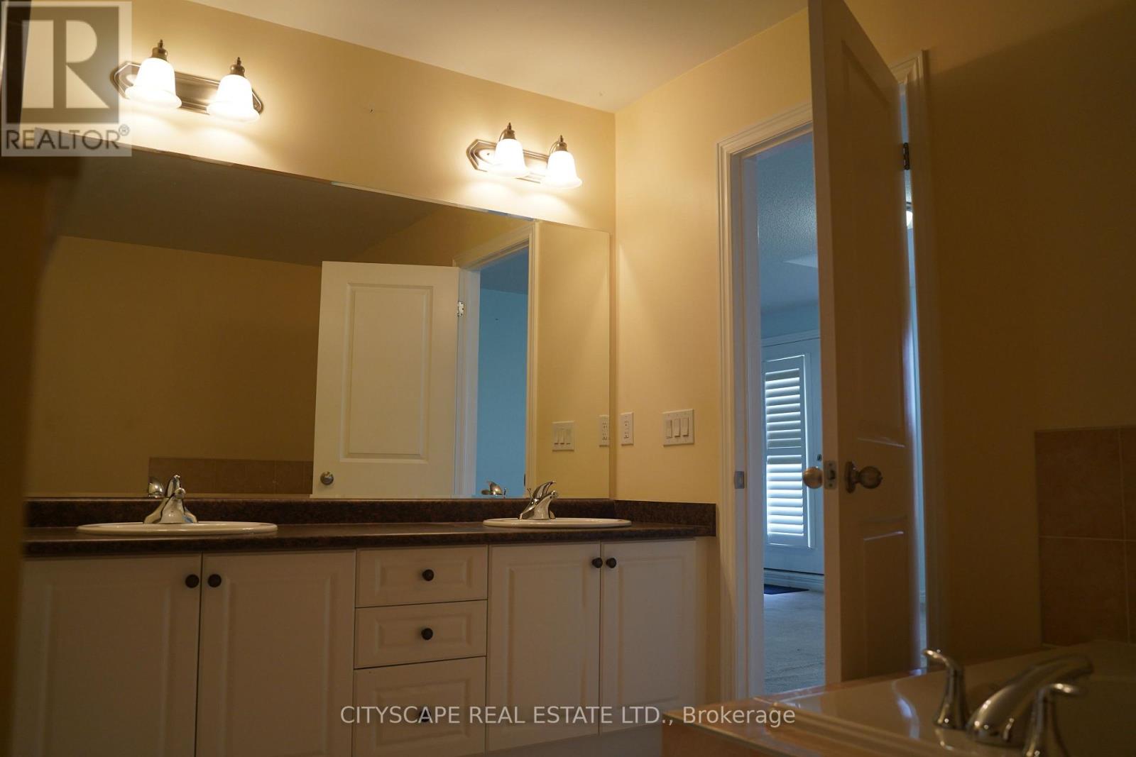 #17 3045 GLADESIDE AVENUE - 23