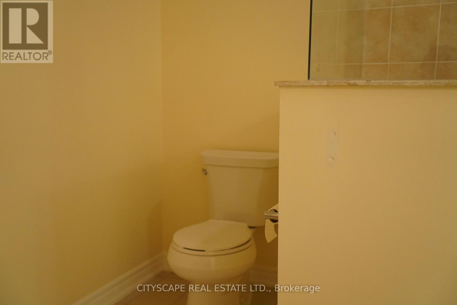 #17 3045 GLADESIDE AVENUE - 27
