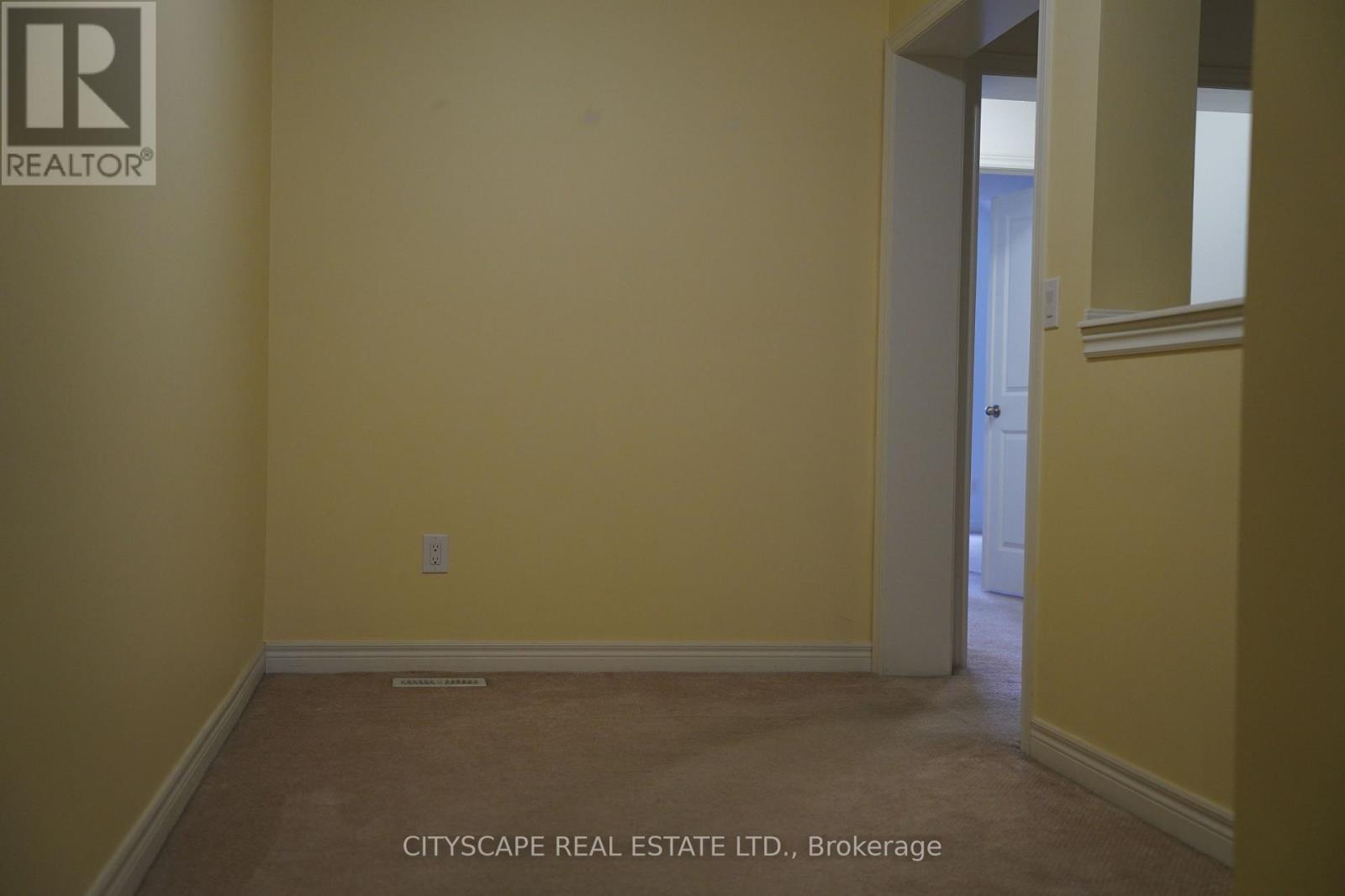 #17 3045 GLADESIDE AVENUE - 32