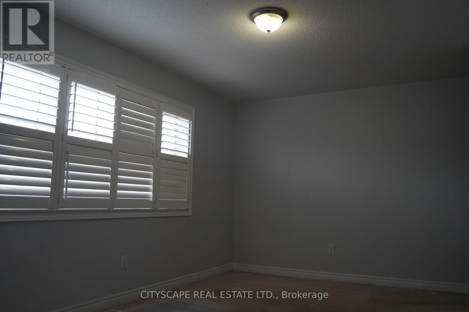 #17 3045 GLADESIDE AVENUE - 34