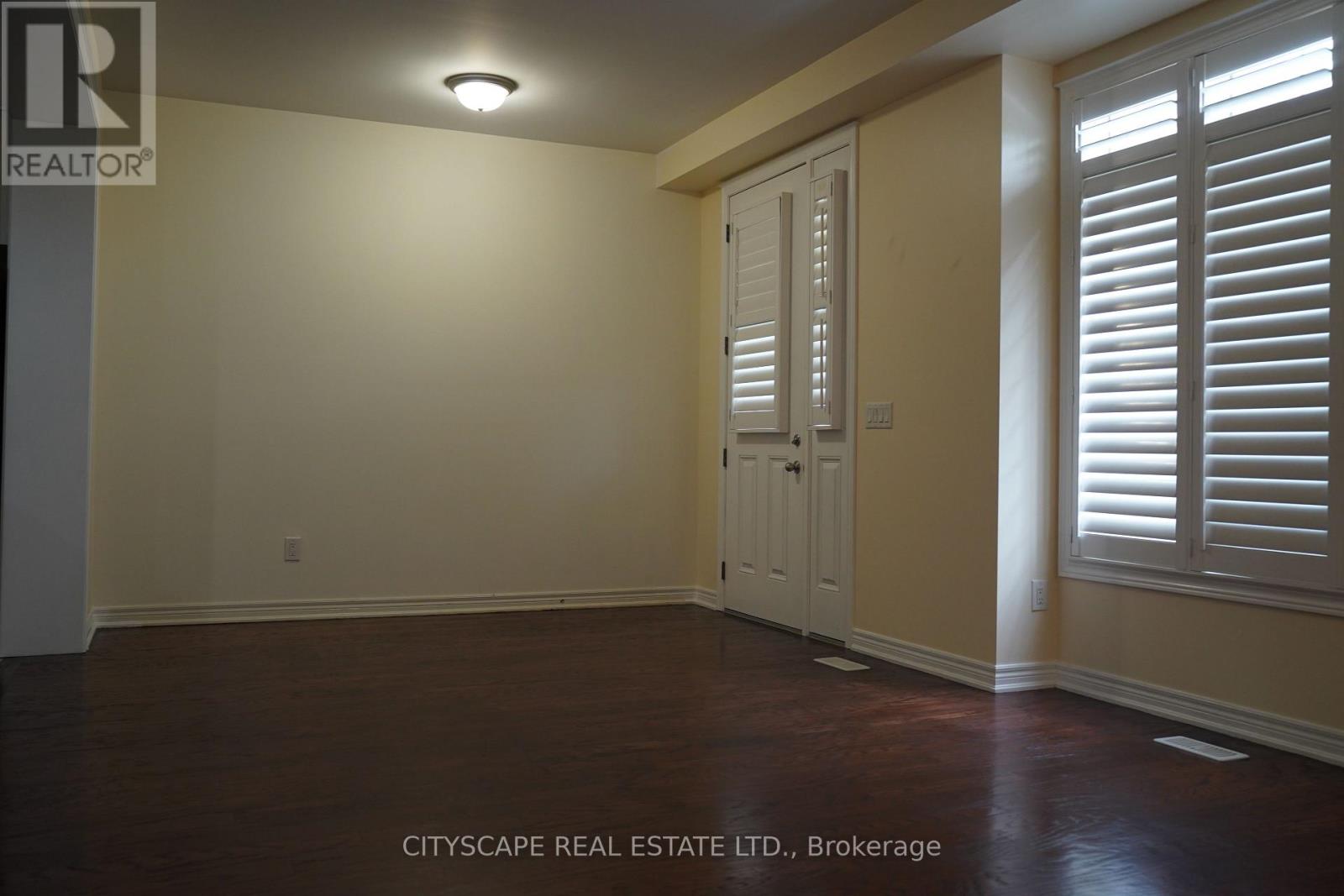 #17 3045 GLADESIDE AVENUE - 4