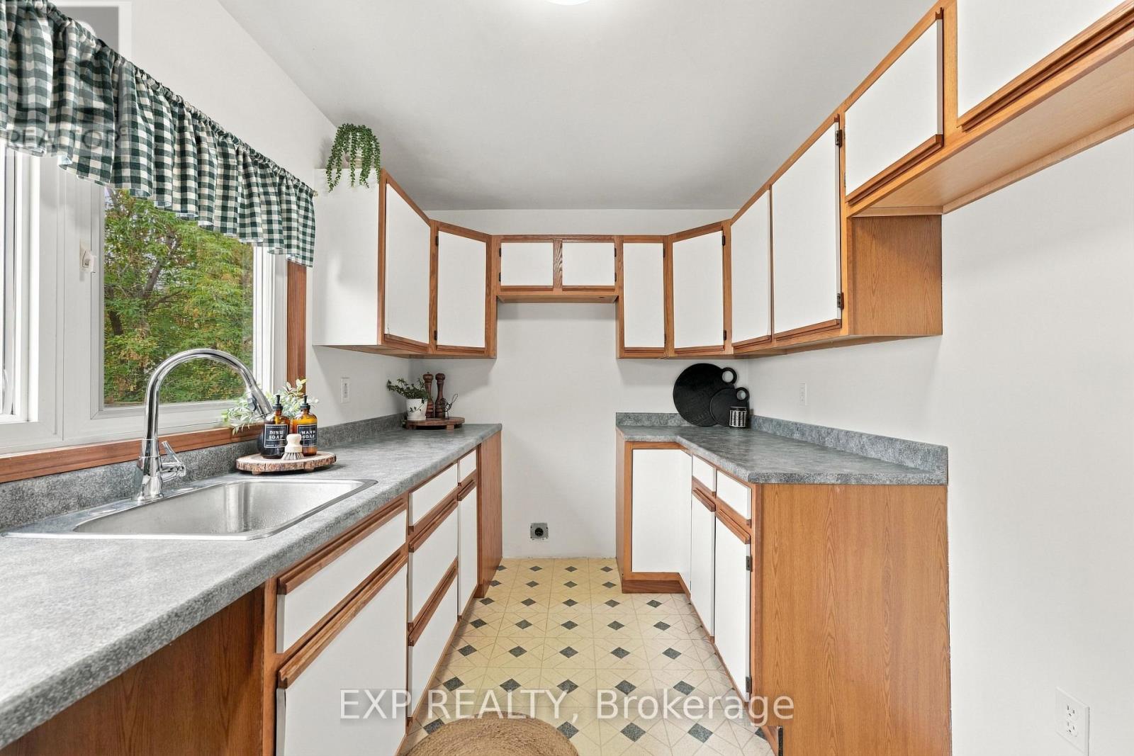 724 MCKELLAR STREET - 13