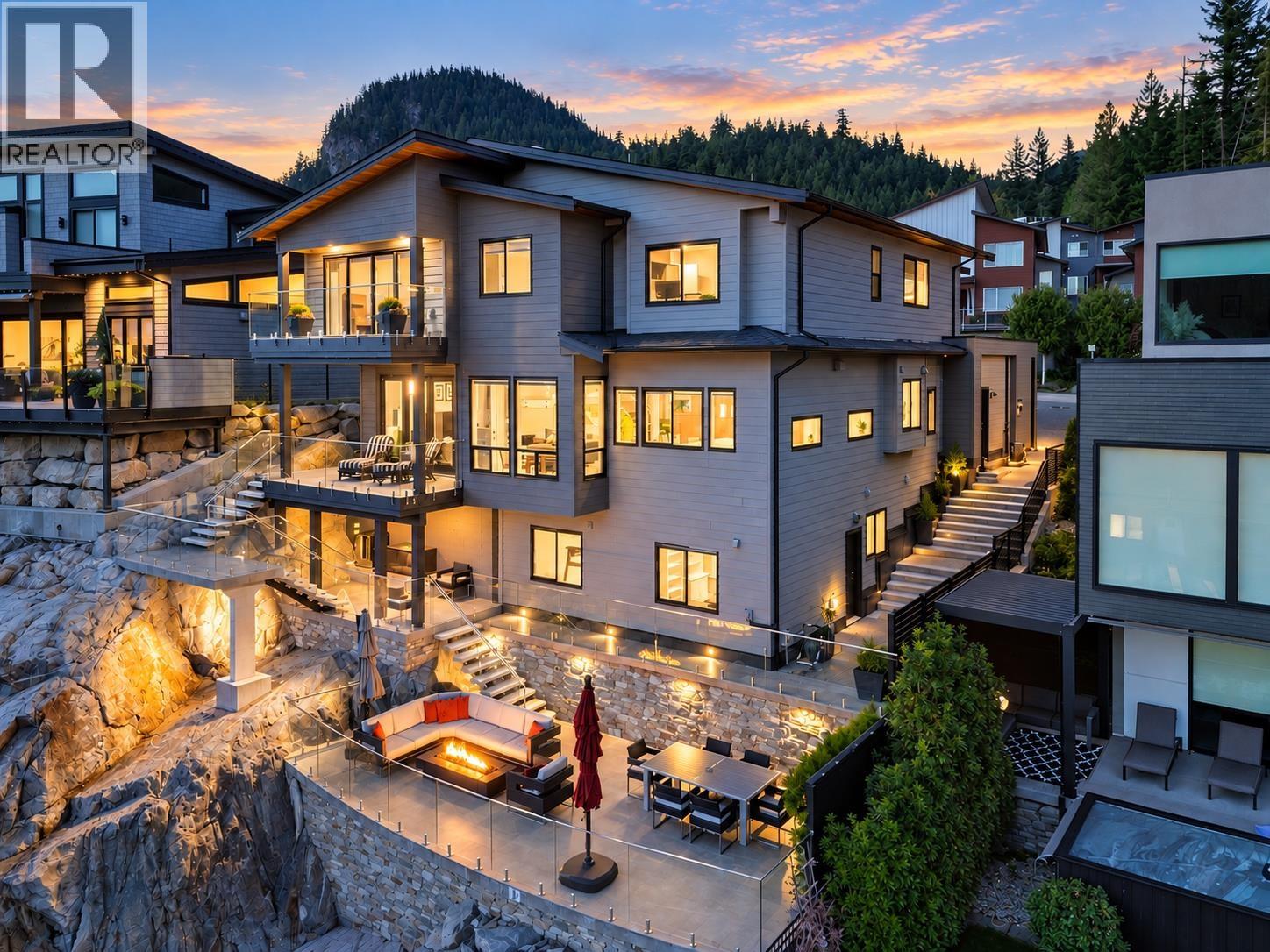 41301 HORIZON DRIVE, Squamish - Image 1