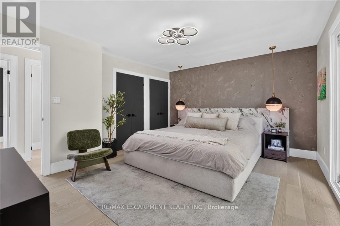9 LESLIE DRIVE - 20