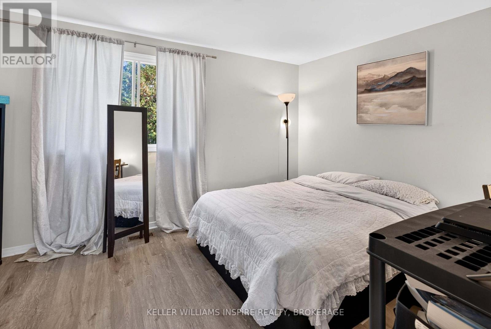 896 MONA DRIVE - 26