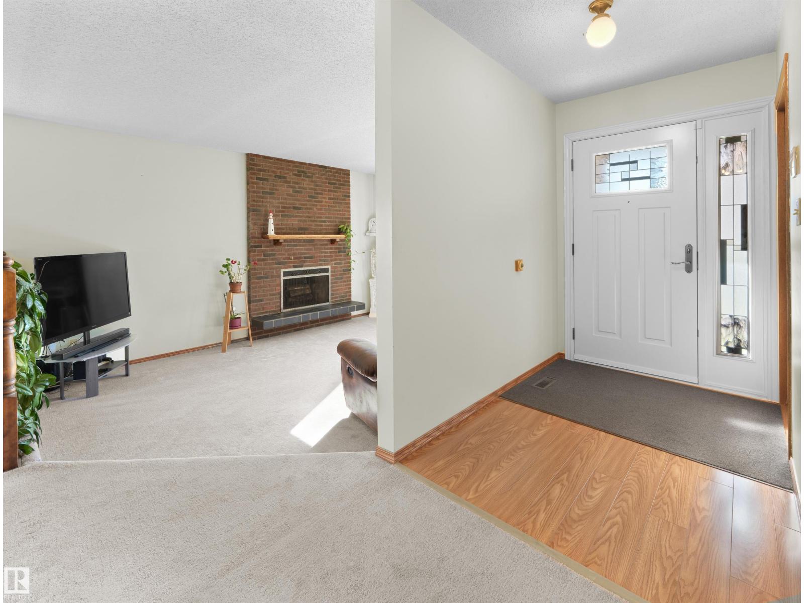 18528 98 Avenue NW, La Perle — photo 4 of 30: Property photo