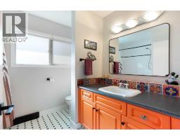 728 71 Avenue SW - photo 20
