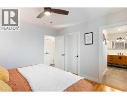 728 71 Avenue SW - photo 17
