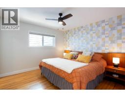 728 71 Avenue SW - photo 16