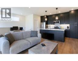 728 71 Avenue SW - photo 36
