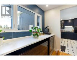728 71 Avenue SW - photo 15